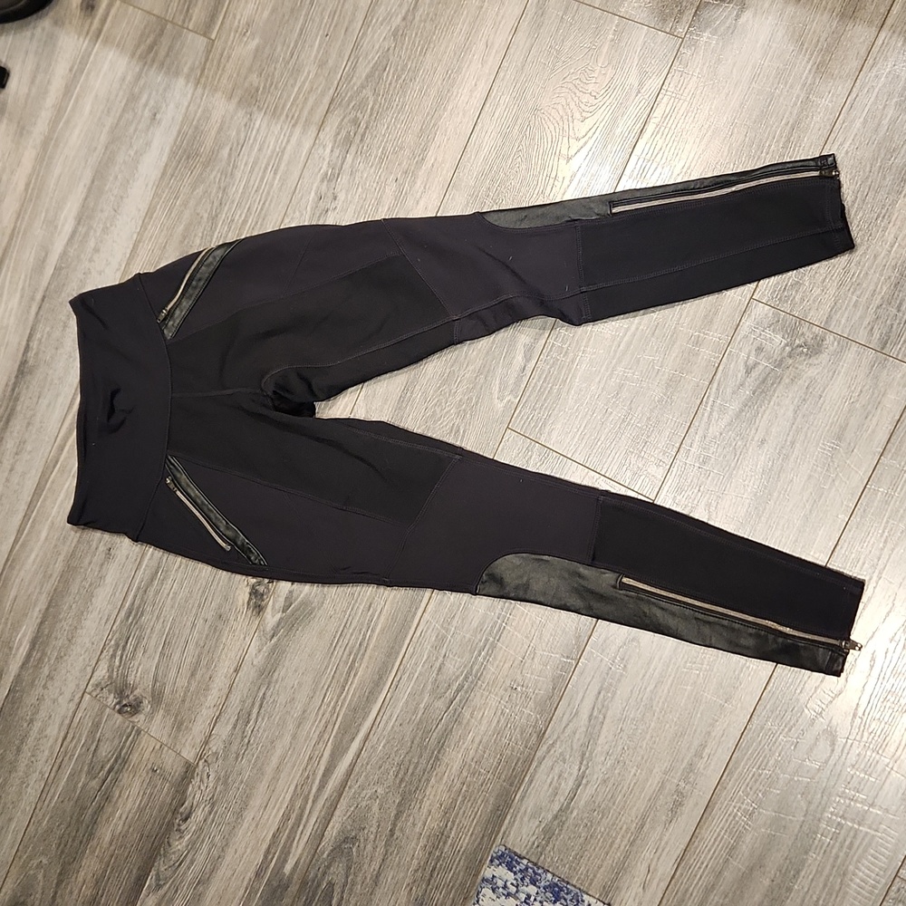 EUC Athleta Women's sz XXS designer leggings 2 front zippered pockets